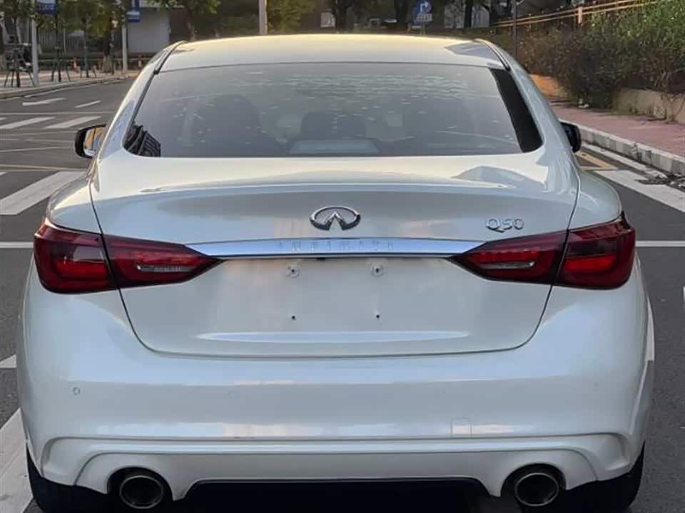 Infiniti Q50L