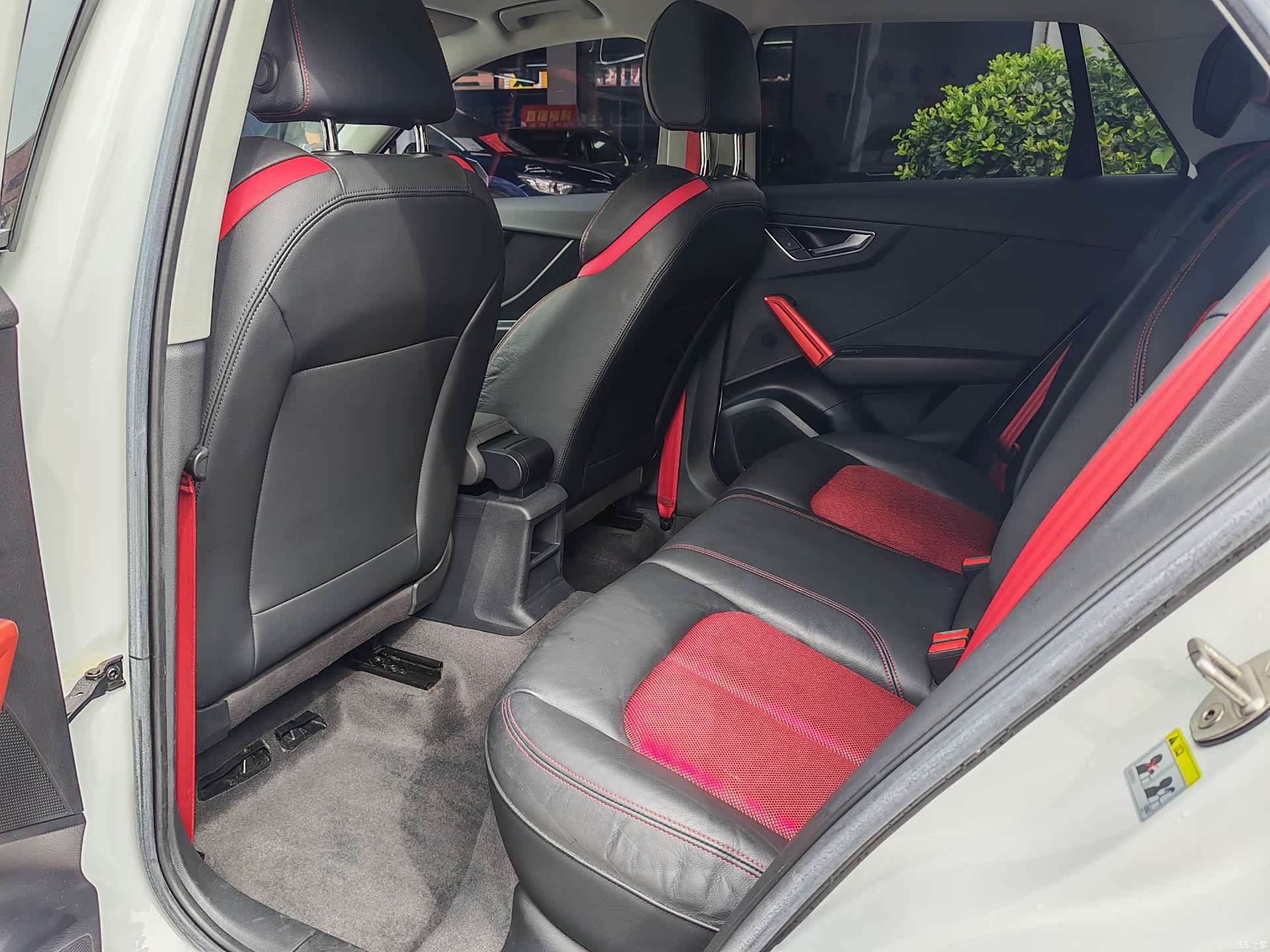 Audi Q2L, 2019 8