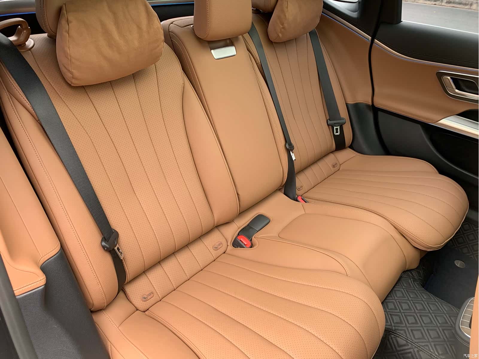 Mercedes-Benz E-Class, 2024 29
