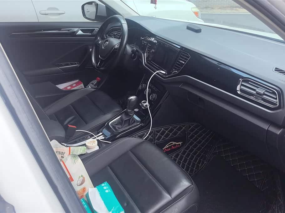 Volkswagen T-ROC exploring Songs