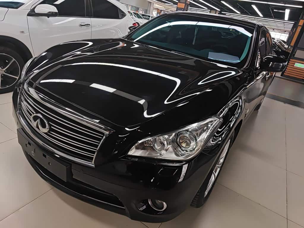 Infiniti Q70