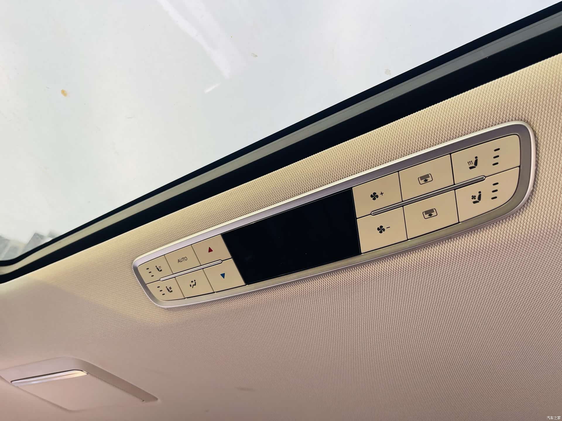 Hongqi HQ9, 2023 23