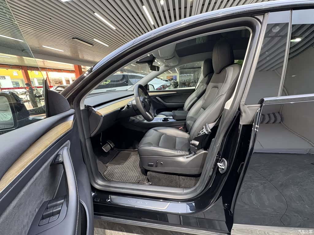 Tesla Model Y, 2022 15