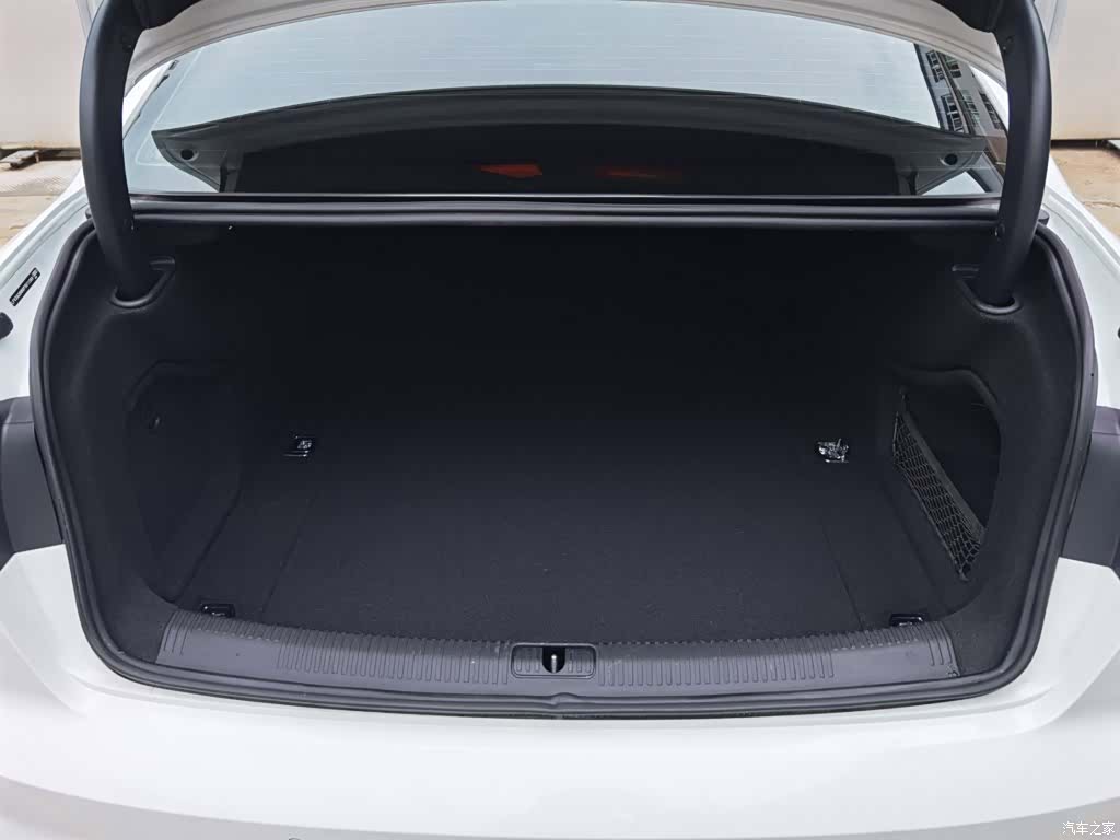 Audi A4L, 2023 10