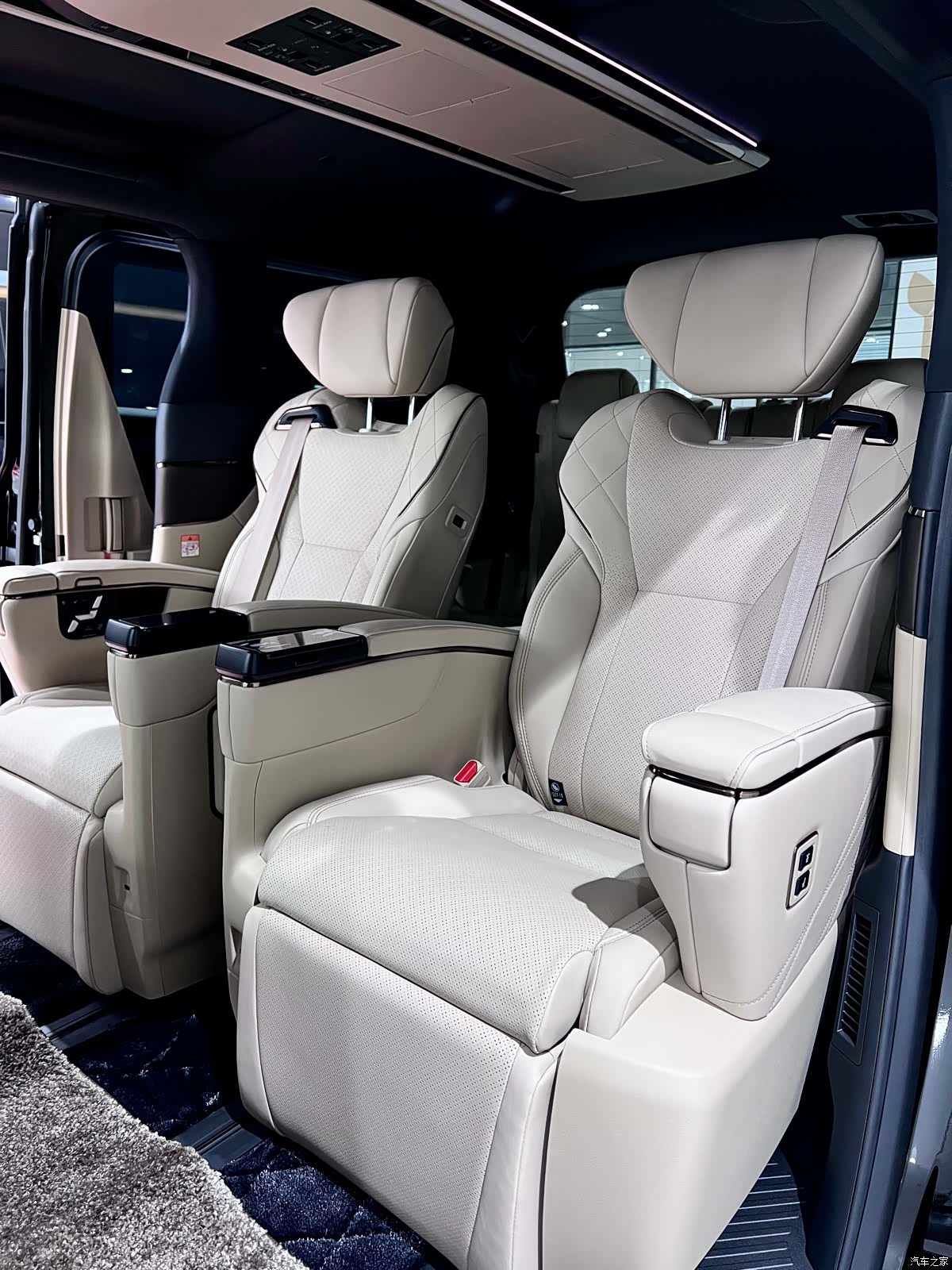 Toyota Alphard, 1900 9