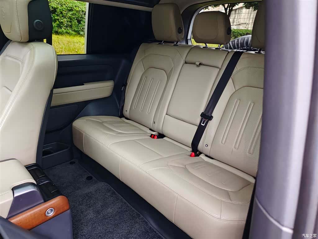 Land Rover Defender, 2022 9