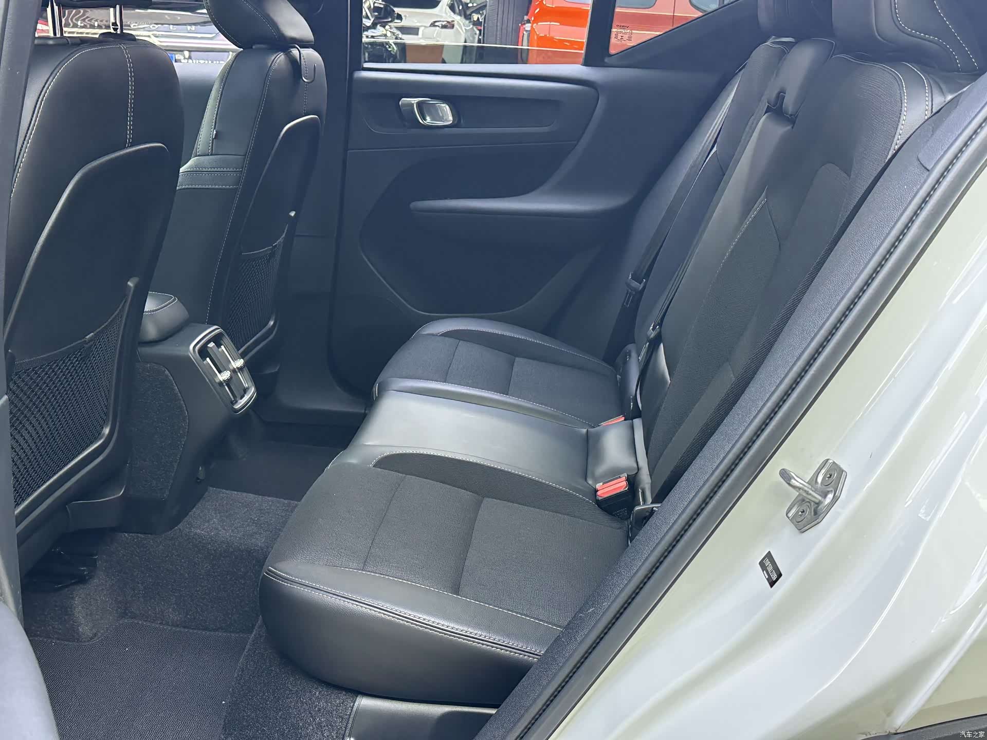 Volvo XC40, 2020 4
