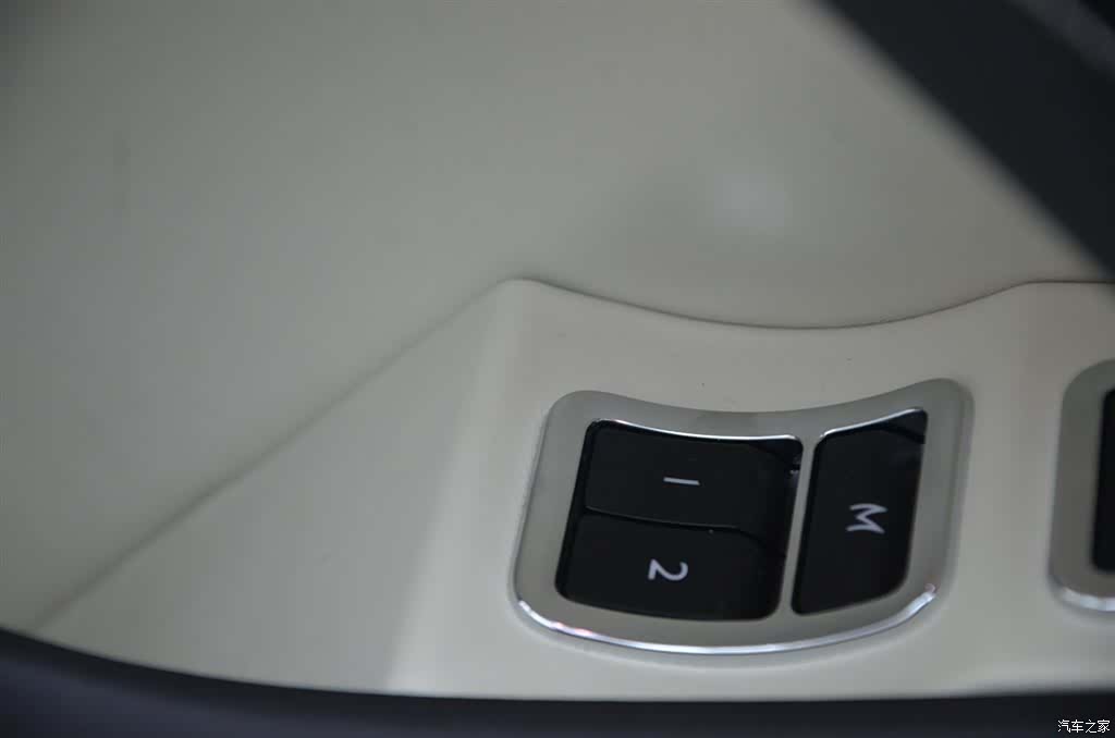 Bentley Bentayga, 2024 14