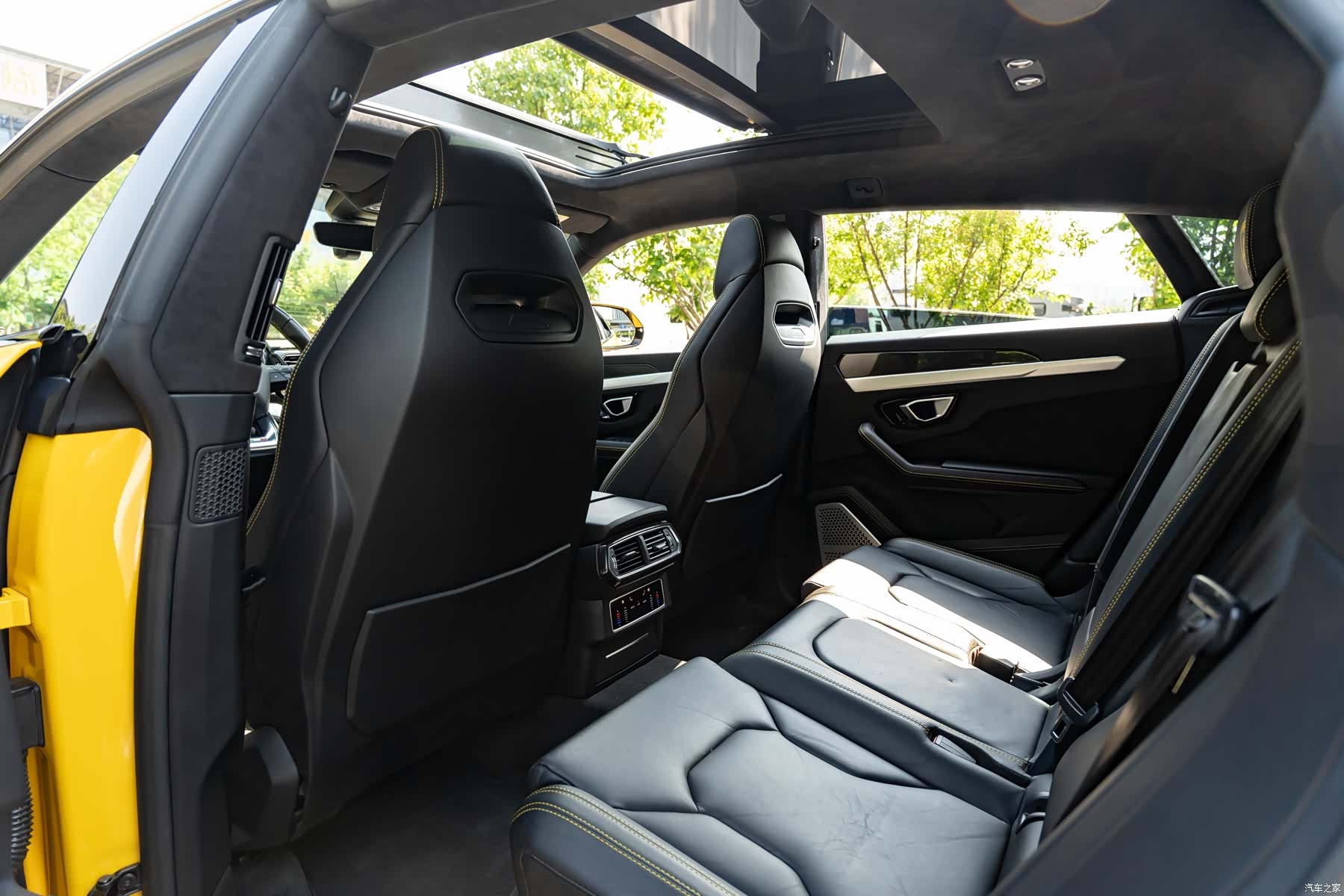 Lamborghini Urus, 2020 11