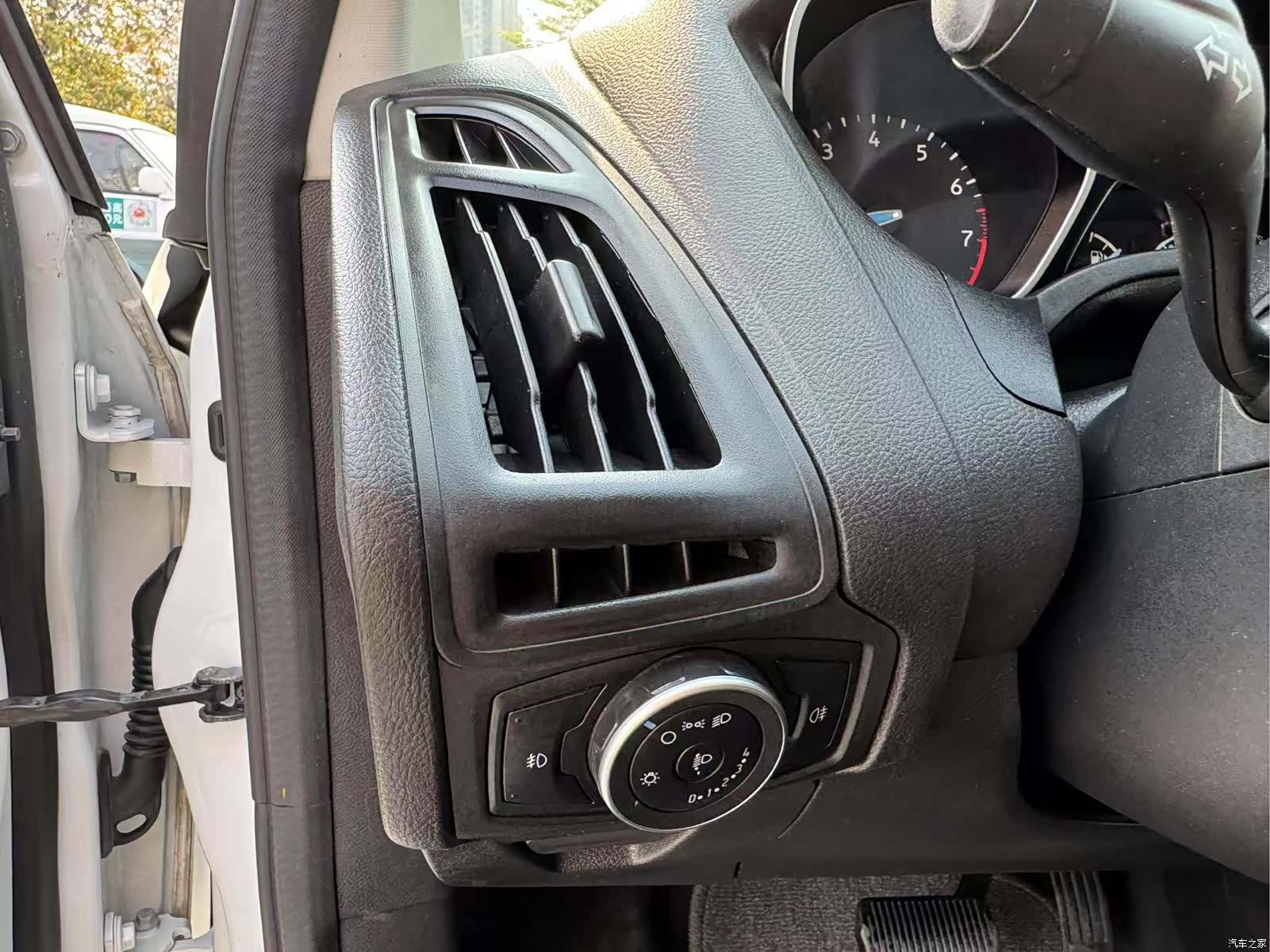 Ford Focus, 2018 11
