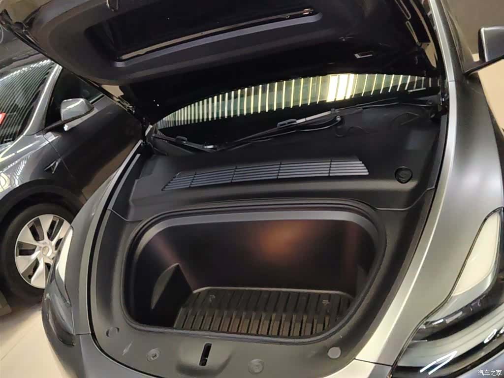 Tesla Model Y, 2022 20