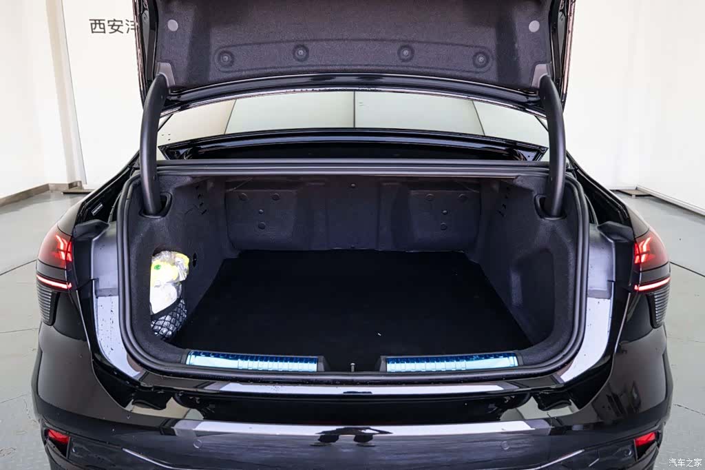 Audi A6L, 2026 7