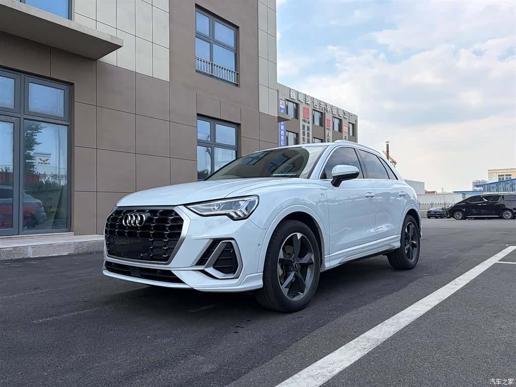 Audi Q3, 2022 1