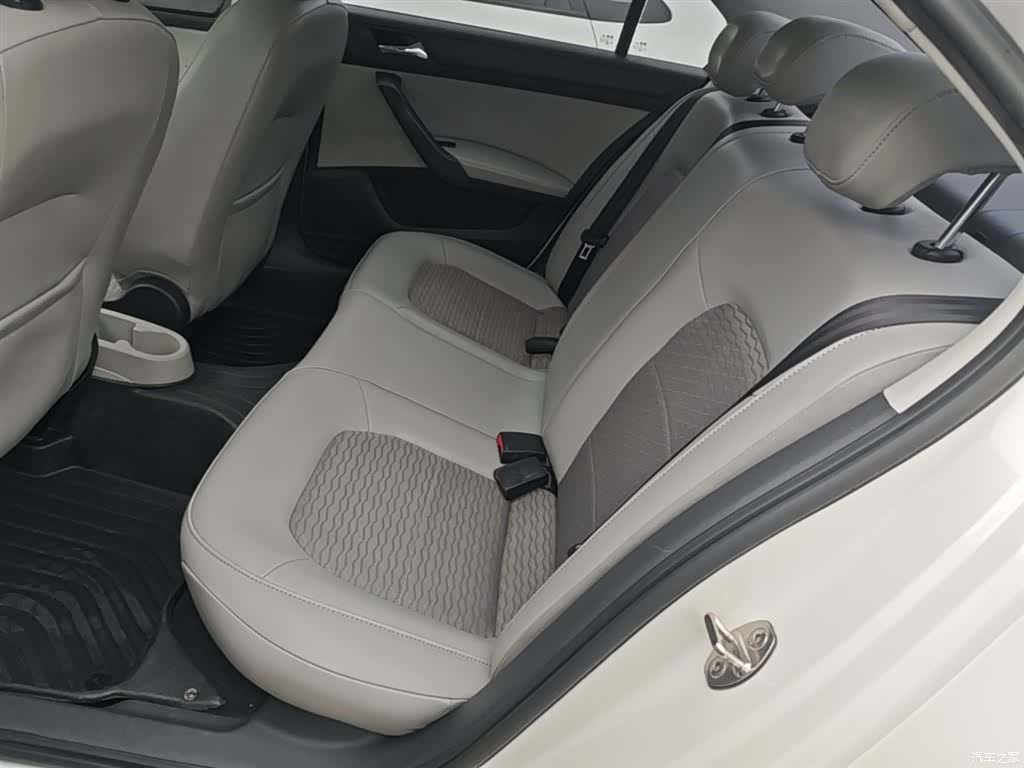 Skoda Rapid, 2017 17