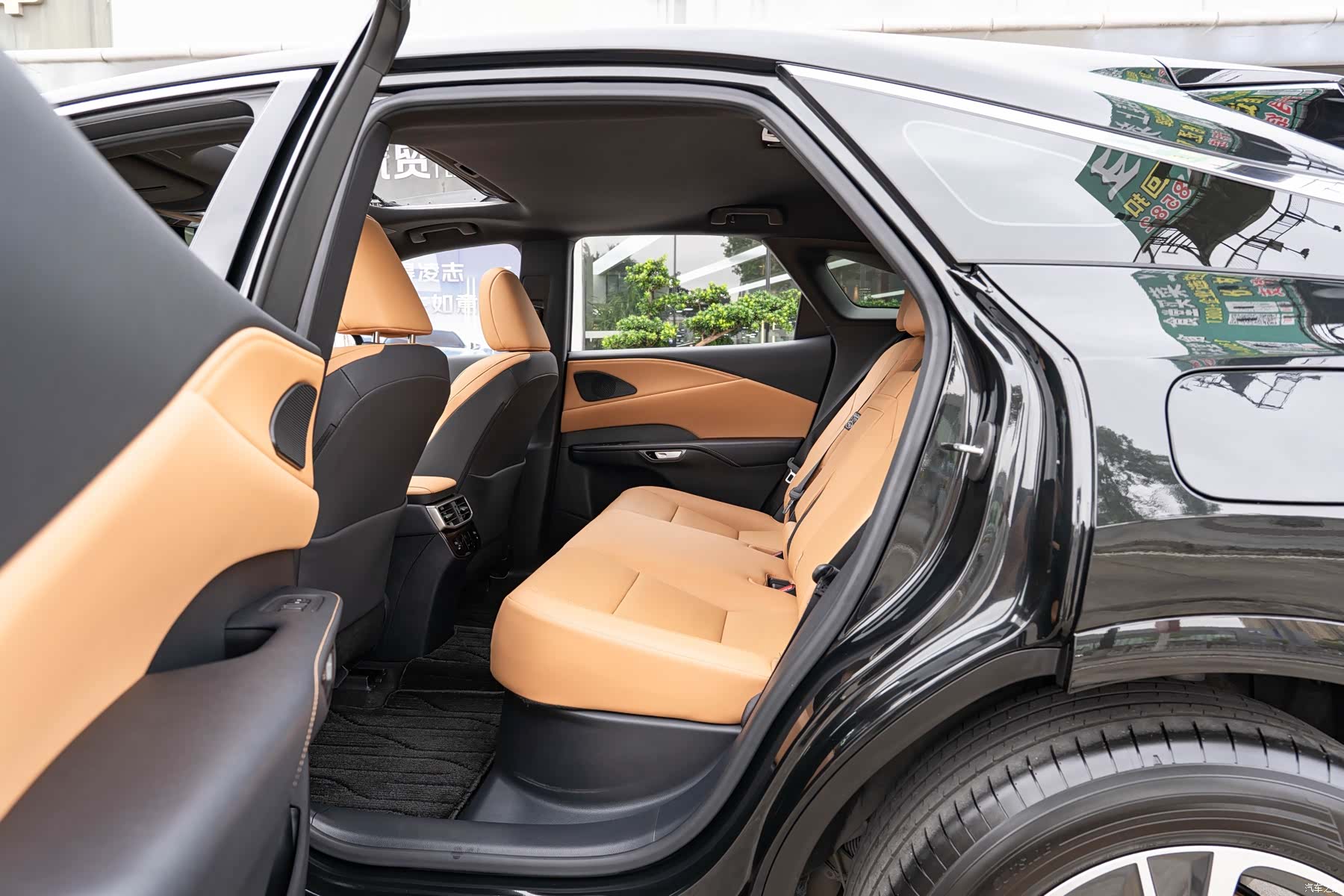 Lexus RX, 2025 10