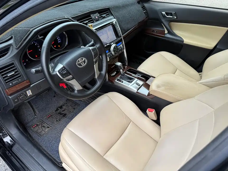 Toyota Reiz