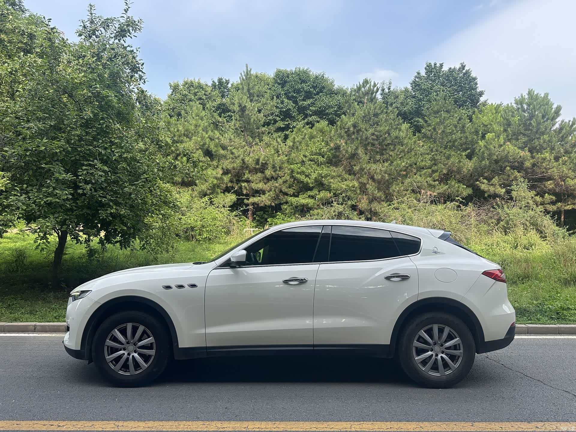 Maserati Levante, 2018 все фото