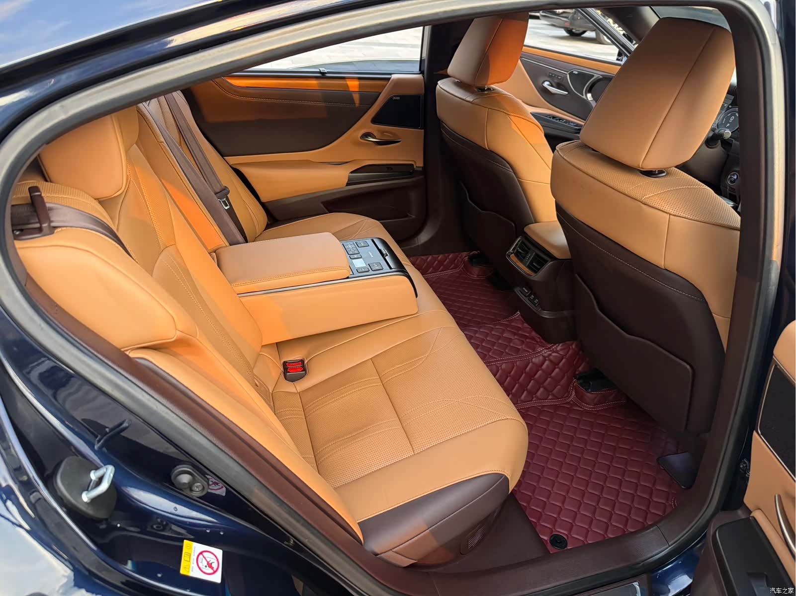 Lexus ES, 2019 11