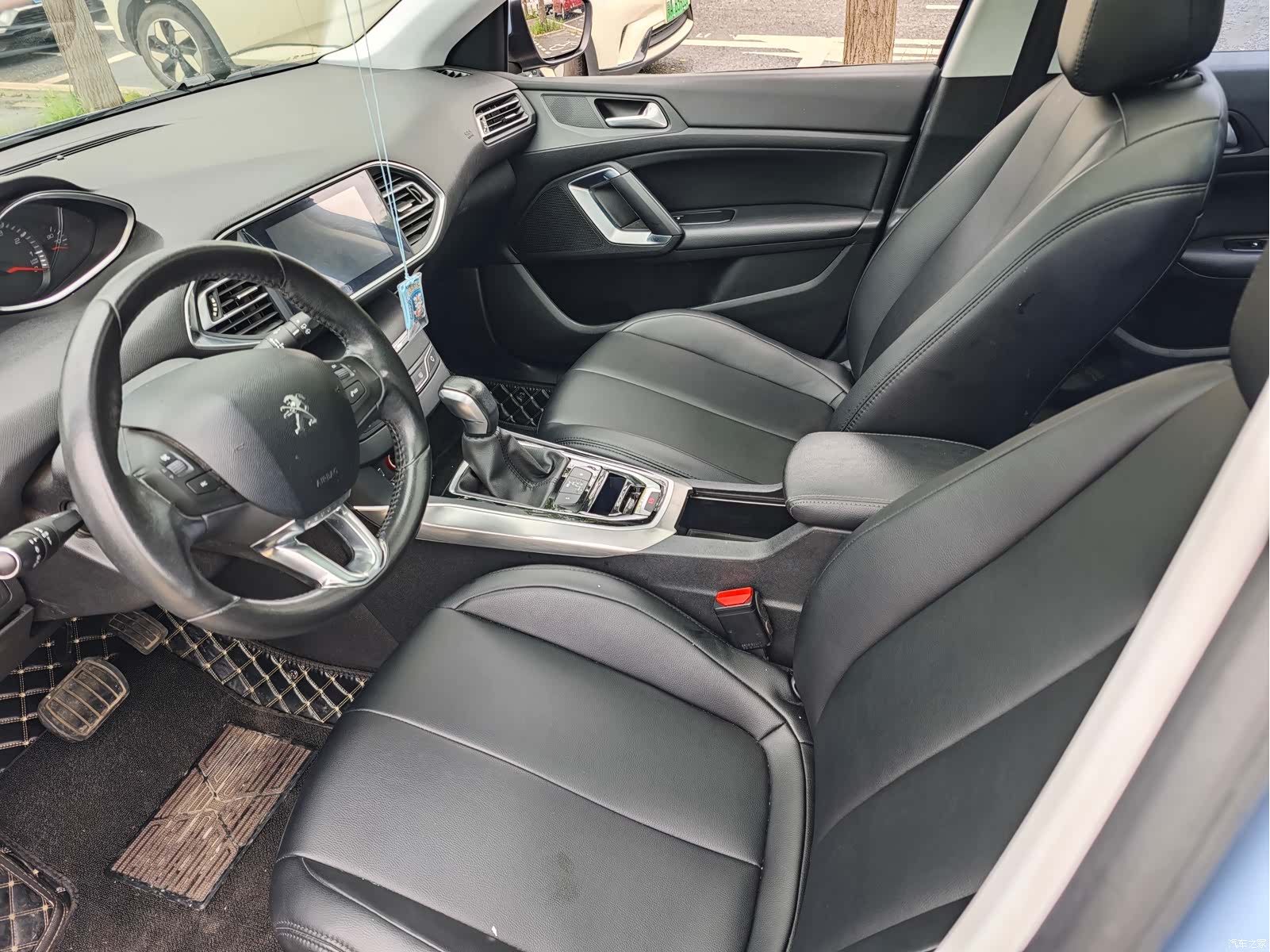Peugeot 308, 2016 все фото