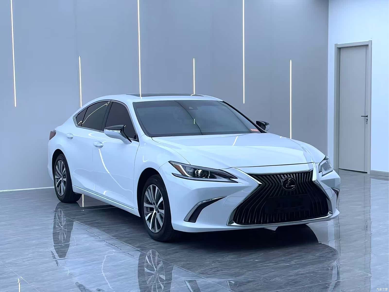 Lexus ES, 2021 3