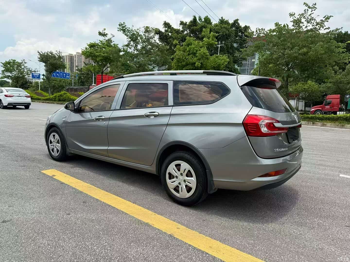 Wuling 310W, 2018 9
