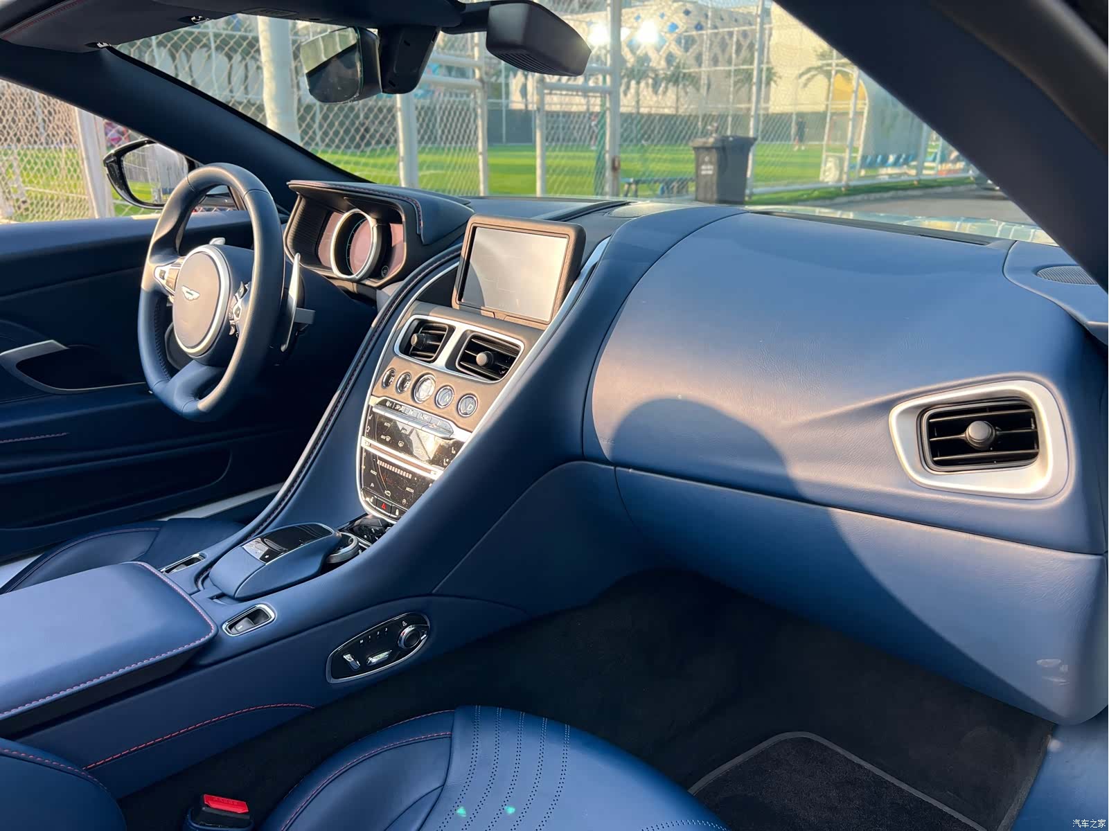 Aston Martin DB11, 2020 11