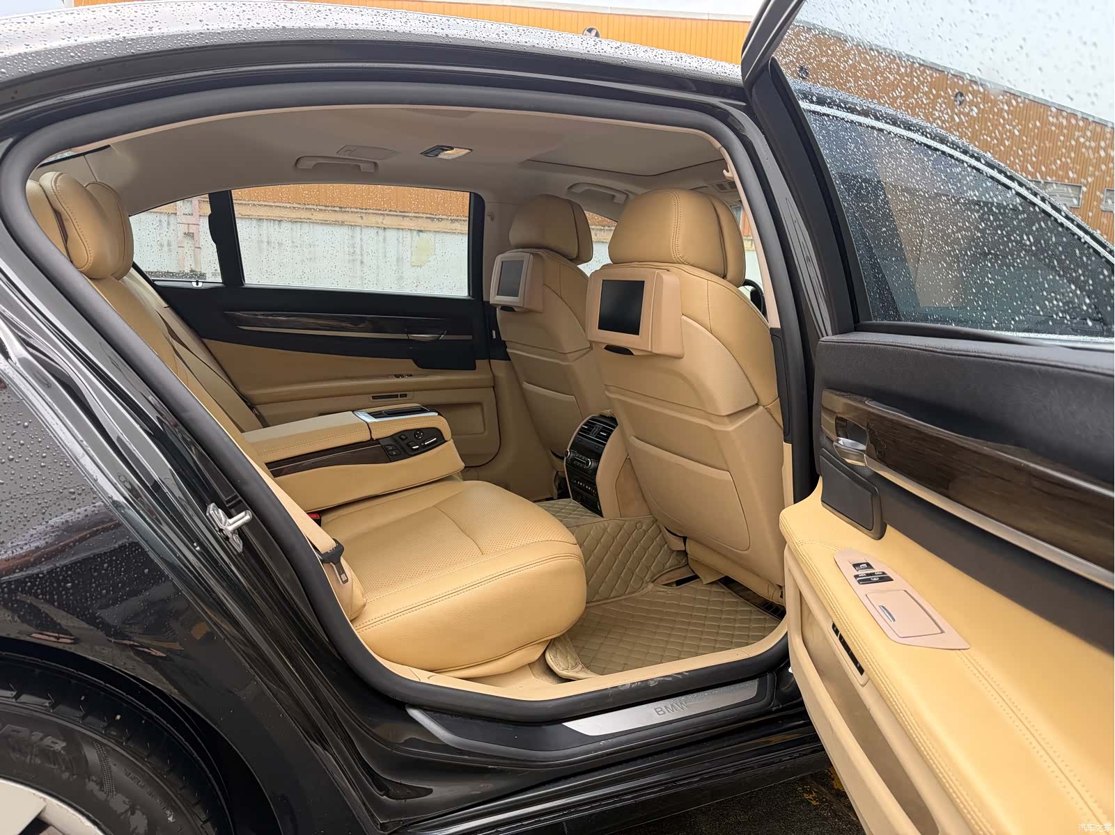 BMW 7 Series, 2011 7