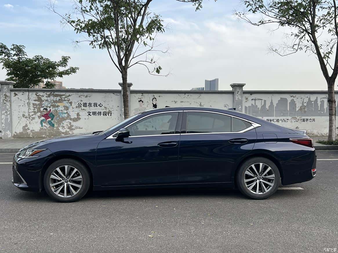 Lexus ES, 2020 16