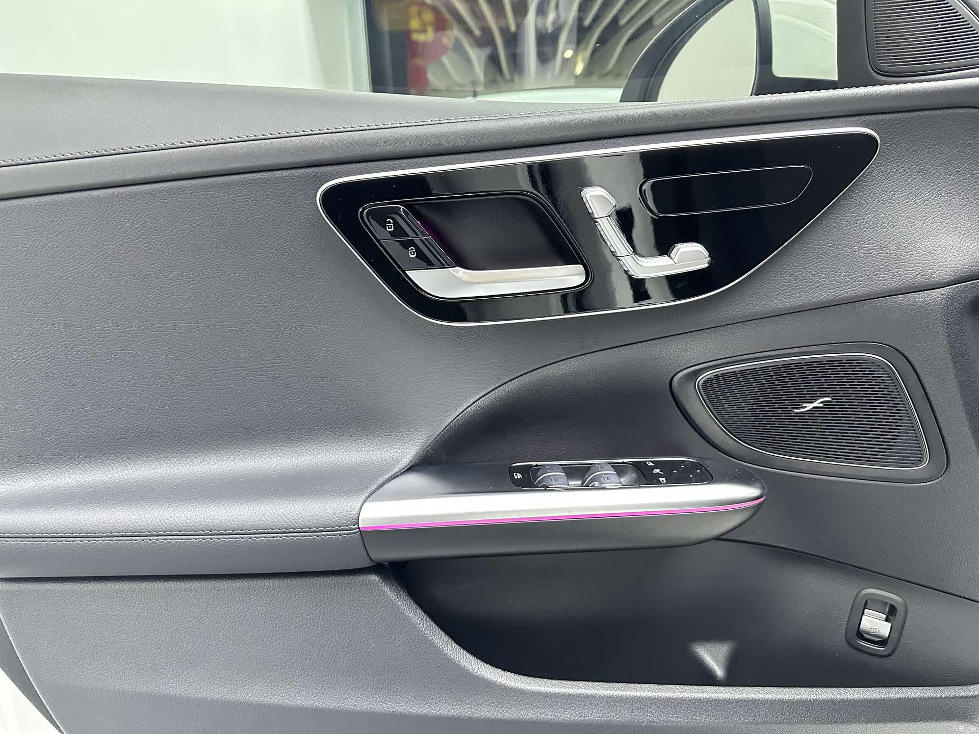 Mercedes-Benz C-Class, 2024 18