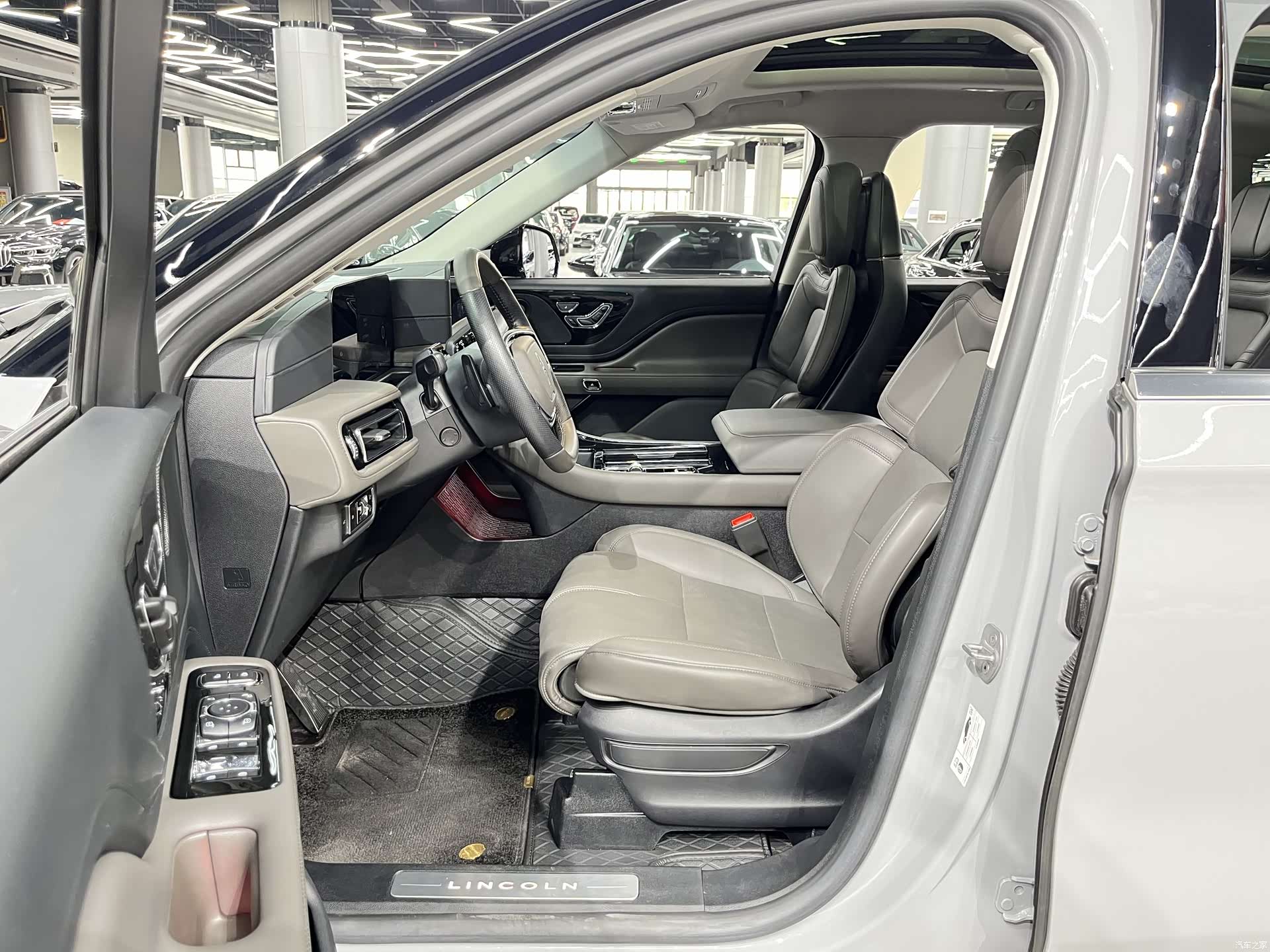 Lincoln Aviator, 2024 4