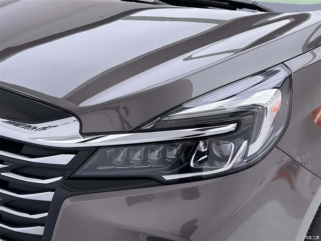 Buick GL8, 2025 9