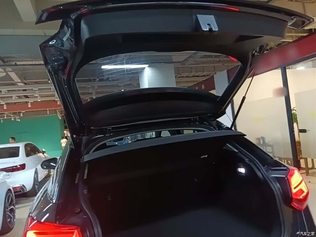 Audi Q2L, 2020 19