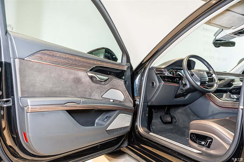 Audi A8L, 2022 7