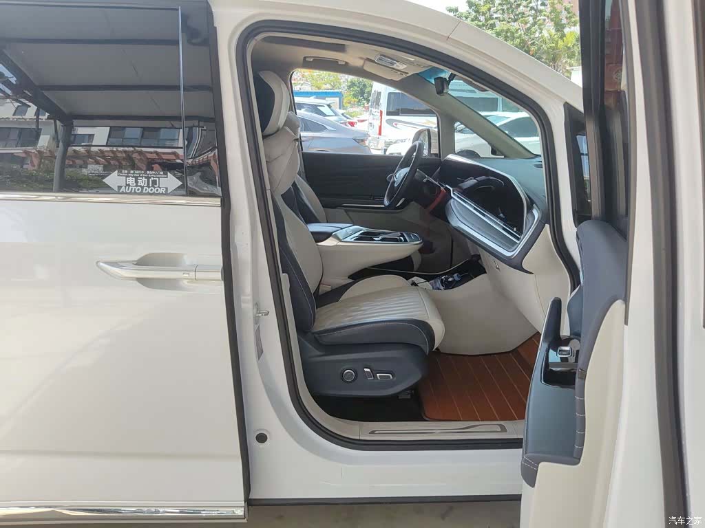 Maxus G90, 2022 6