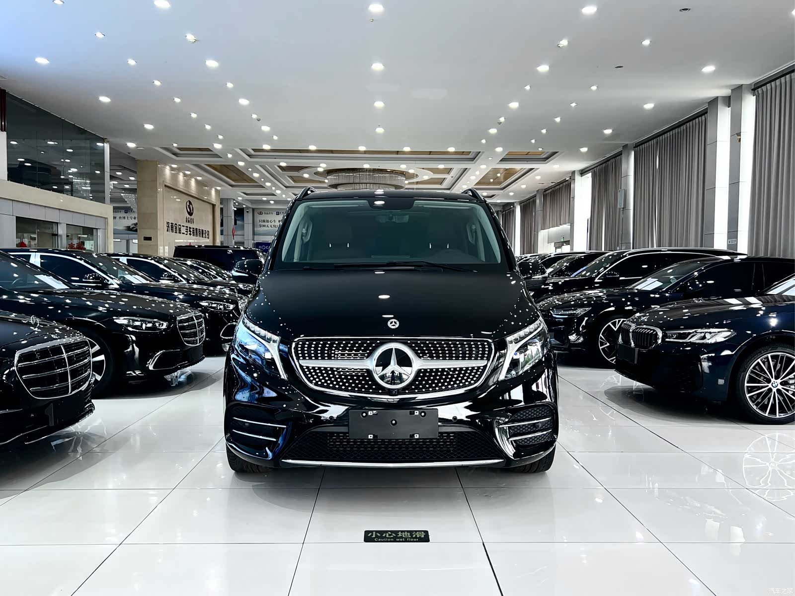 Mercedes-Benz V-Class, 2024 3