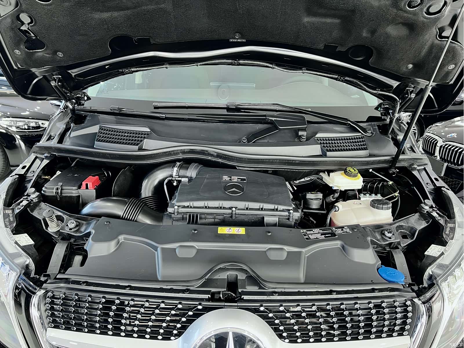 Mercedes-Benz V-Class, 2024 25