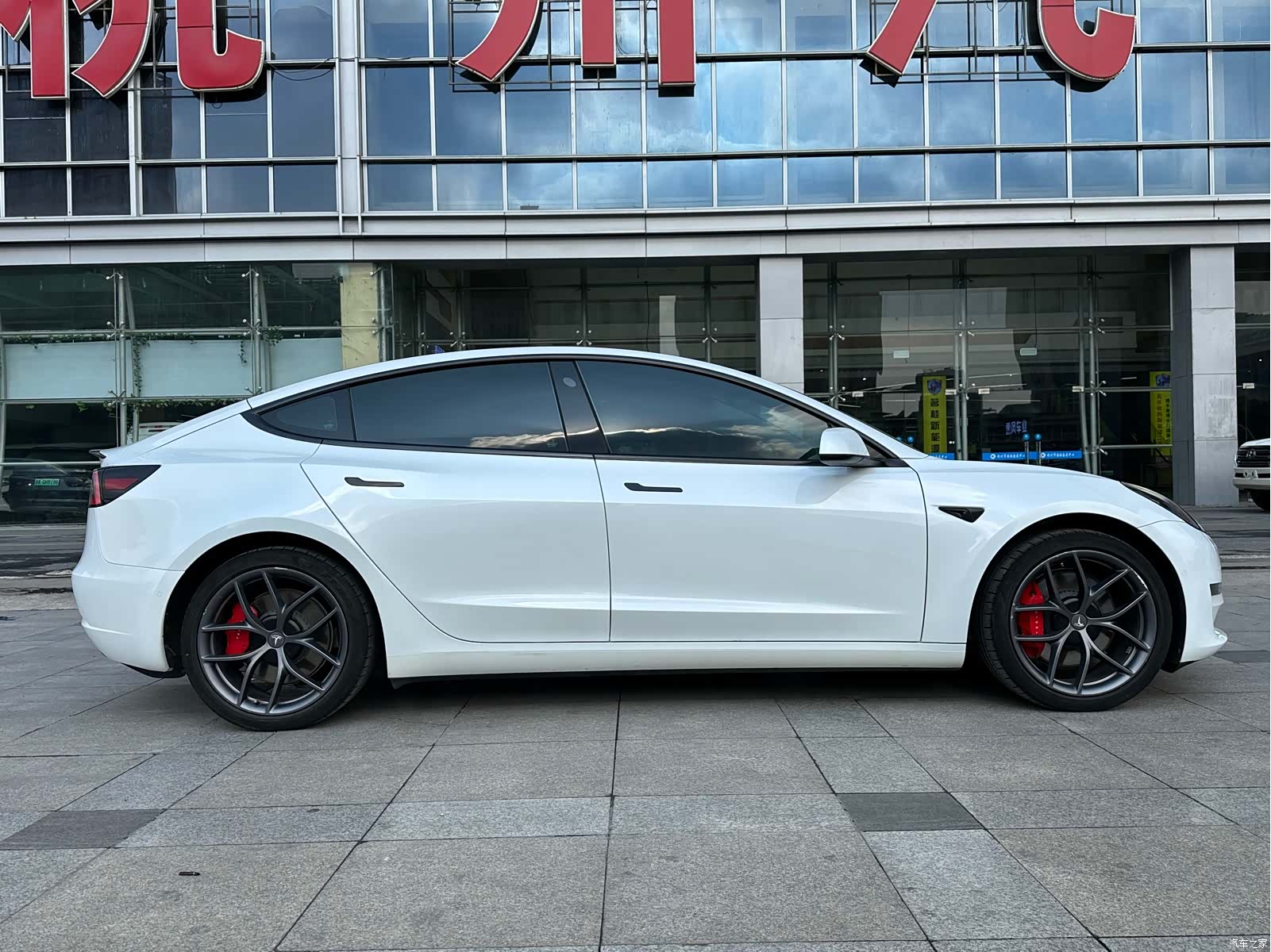 Tesla Model 3, 2022 15
