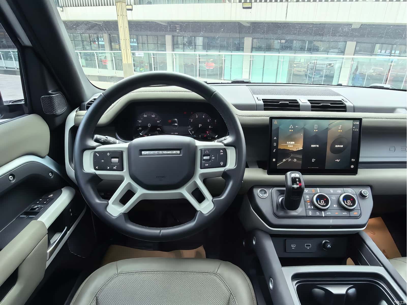 Land Rover Defender, 2022 13
