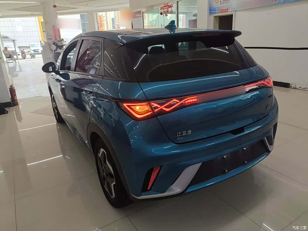 BYD Dolphin, 2023 все фото