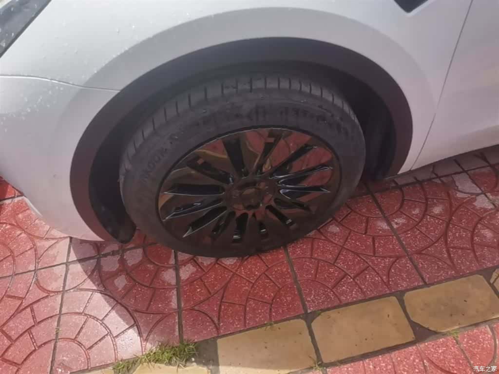 Tesla Model Y, 2024 22