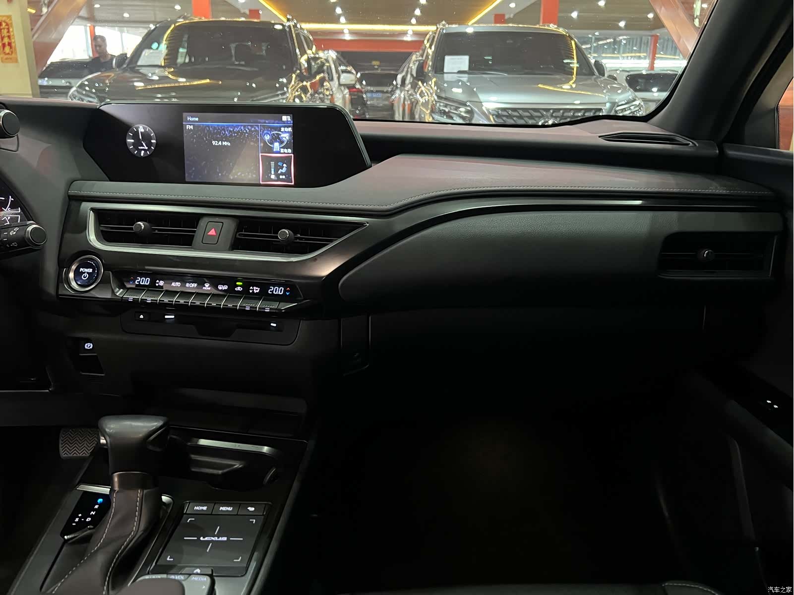 Lexus UX, 2021 10