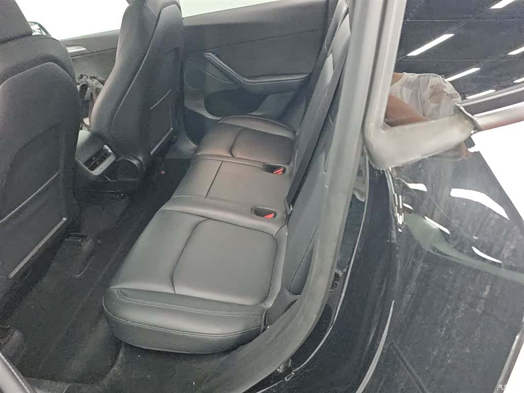 Tesla Model Y, 2024 17