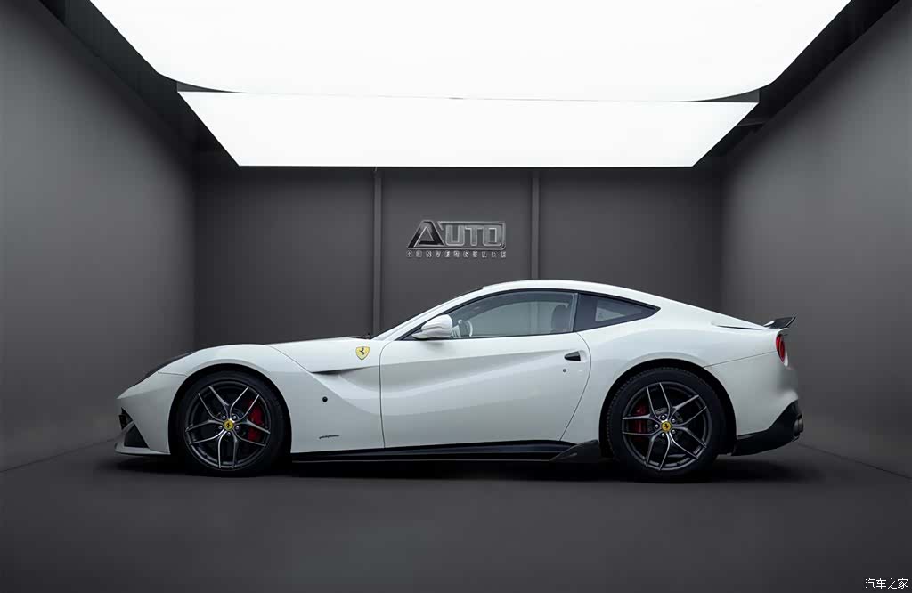 Ferrari F12ber, 2014 3
