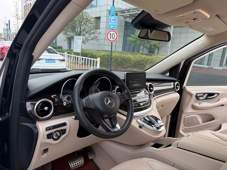 Mercedes-Benz V-class