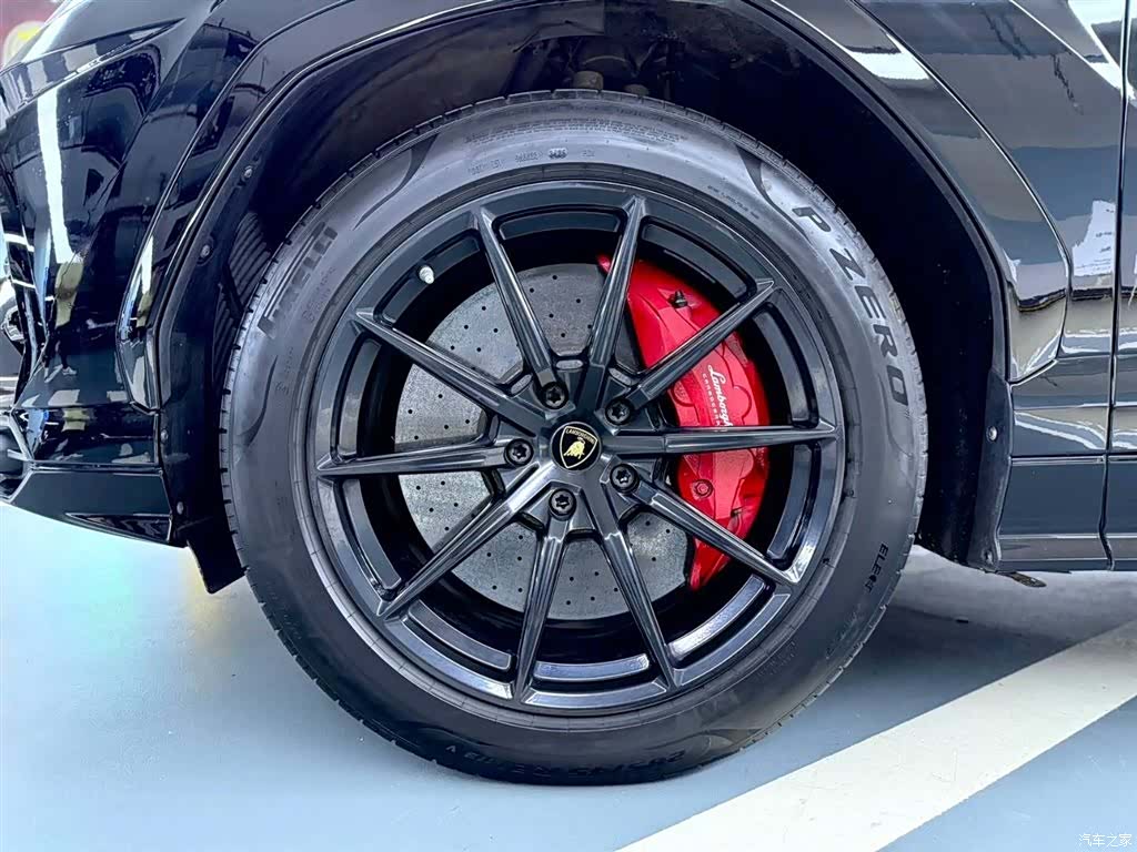 Lamborghini Urus, 2020 6