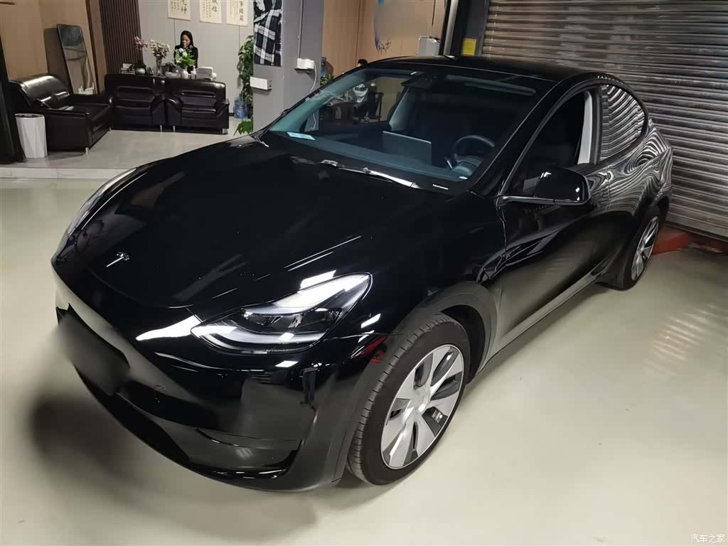 Tesla Model Y, 2023 2