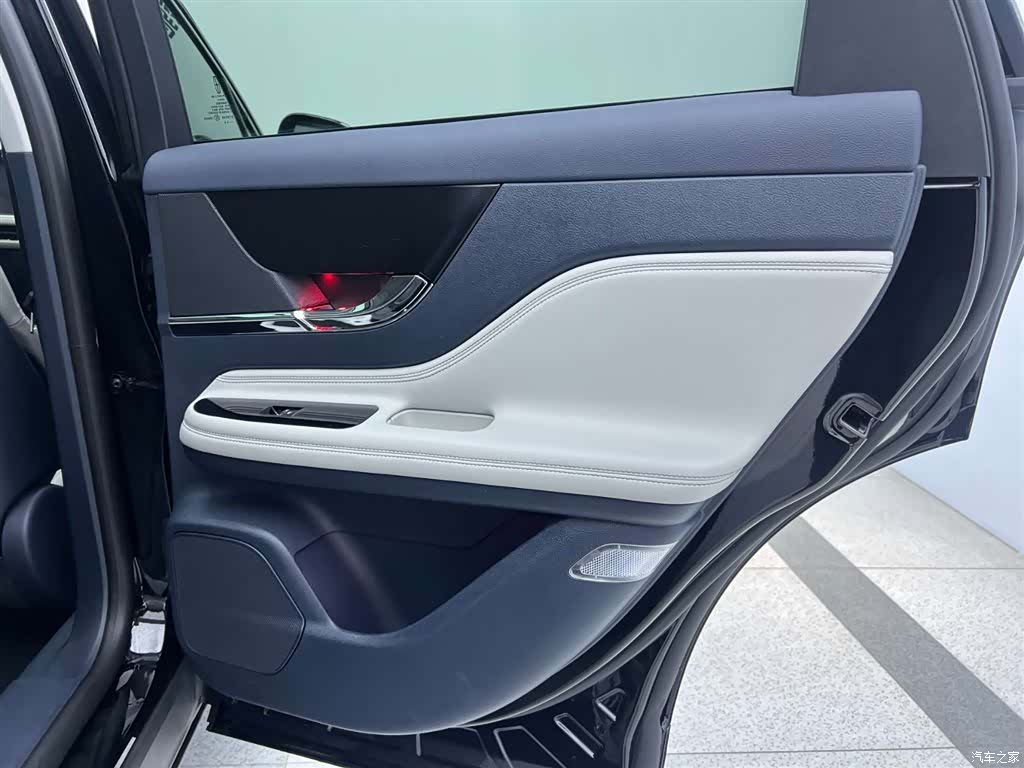 Lincoln Corsair, 2025 30