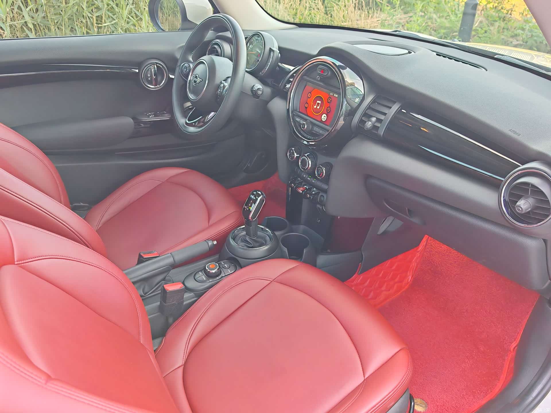 Mini ONE, 2021 18