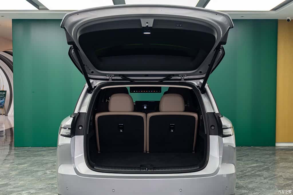 Li Auto i8, 2026 6