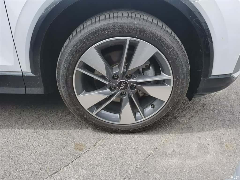 Audi Q2L, 2024 14